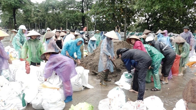 Hương Sơn, Mỹ Đức huy động trên 3.000 người tham gia ứng phó mưa lũ