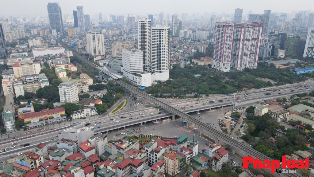 Bộ chỉ rõ, sự phát triển của thị trường bất động sản chưa thực sự bền vững, còn tiềm ẩn yếu tố rủi ro (Ảnh minh họa tại khu vực quận Cầu Giấy, Hà Nội). Ảnh: Khánh Huy