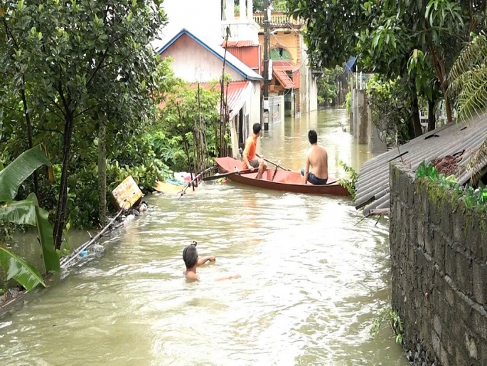 Nhiều tuyến giao thông trên địa bàn huyện Mỹ Đức bị ngập sâu. Ảnh: V. Biên