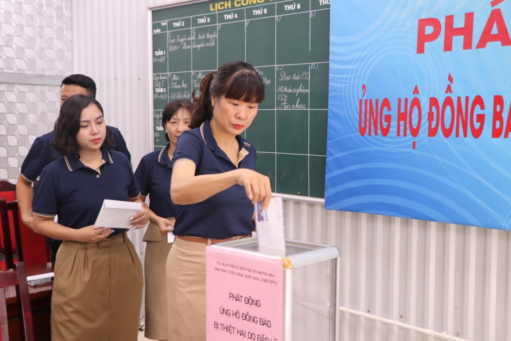 Hà Nội: Cô trò trường Tiểu học Khương Thượng chung tay góp sức ủng hộ đồng bào chịu ảnh hưởng của bão lụt