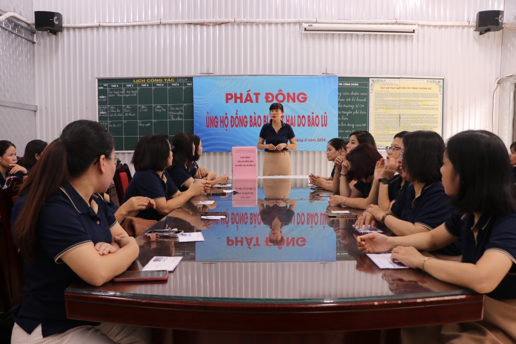 Hà Nội: Cô trò trường Tiểu học Khương Thượng chung tay góp sức ủng hộ đồng bào chịu ảnh hưởng của bão lụt