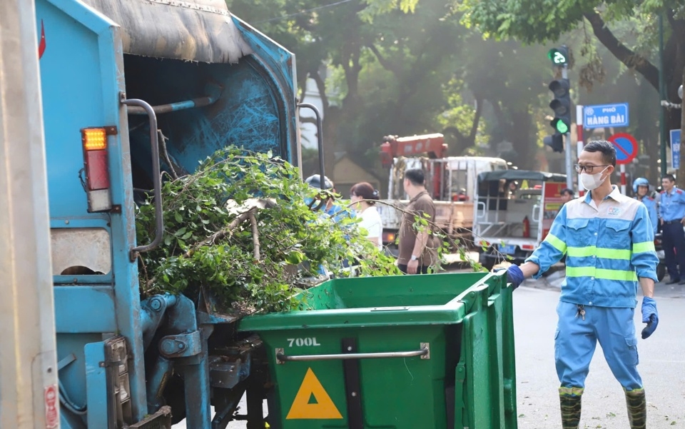 Quận Hoàn Kiếm tổng vệ sinh môi trường, khắc phục hậu quả cơn bão số 3