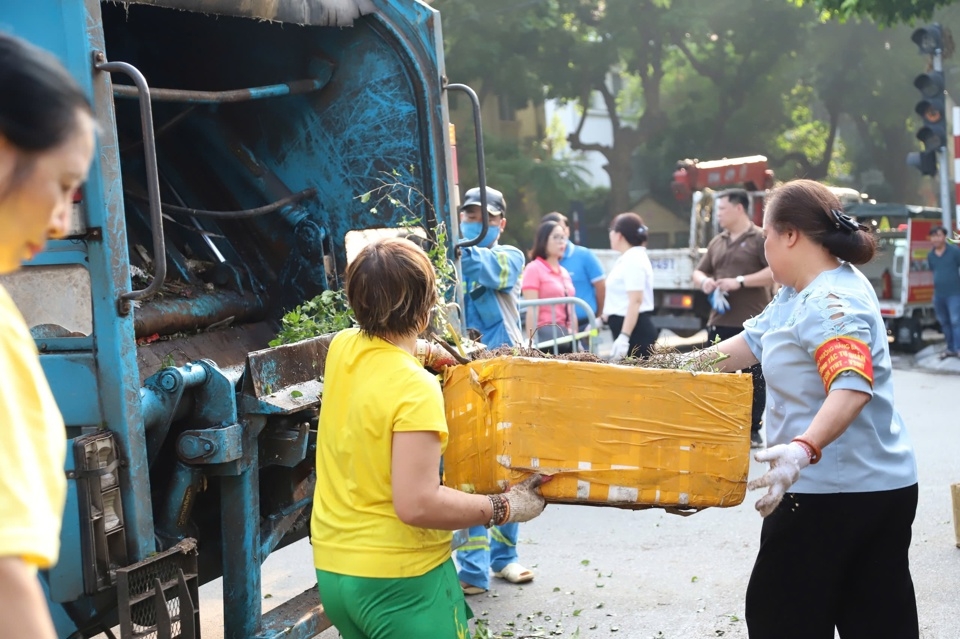 Quận Hoàn Kiếm tổng vệ sinh môi trường, khắc phục hậu quả cơn bão số 3