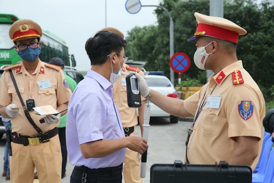 Xử lý nghiêm cán bộ, công chức, viên chức, chiến sĩ lực lượng vũ trang vi phạm nồng độ cồn. Ảnh minh họa