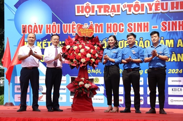 100% sinh viên HHT tốt nghiệp đều có việc làm. Ảnh: HHT