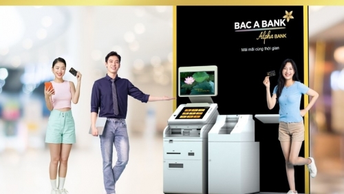 Khách hàng Bac A Bank mở và nhận thẻ nhanh ngay tại Kiosk Bank