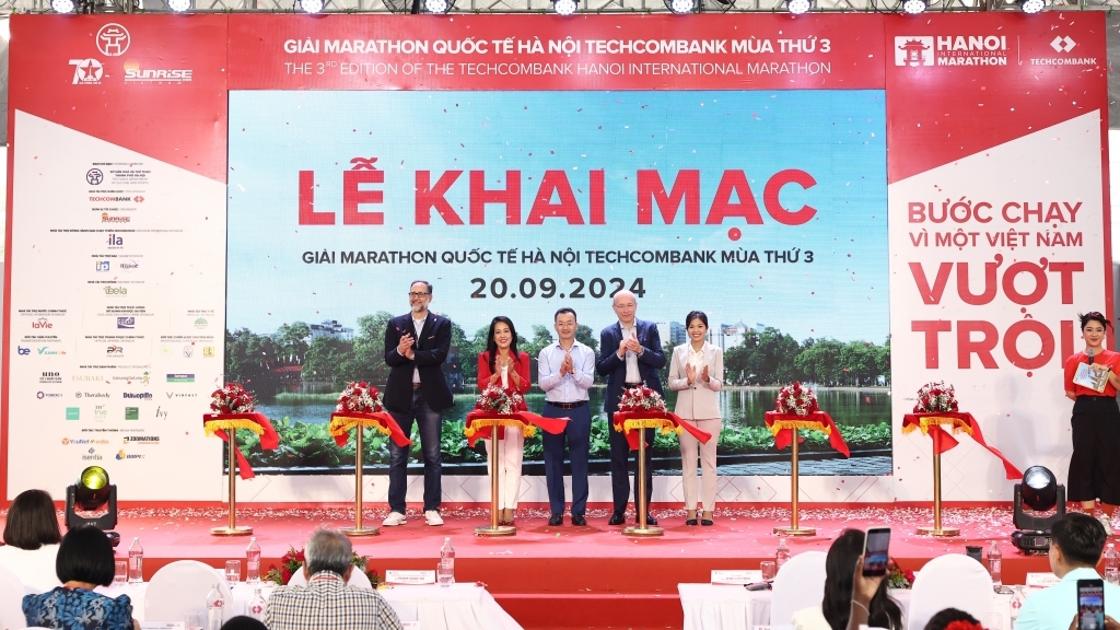 Khai mạc Giải Marathon quốc tế Hà Nội Techcombank mùa thứ 3, lan tỏa ý nghĩa nhân văn, tinh thần gắn kết cộng đồng