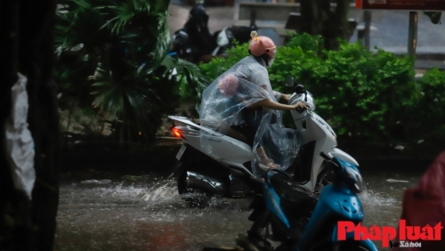 Gió mùa Đông Bắc tràn về, cảnh báo mưa dông trên biển