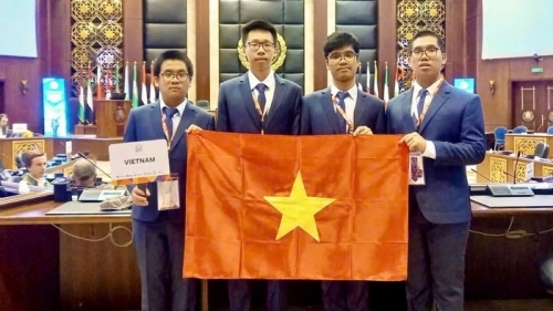 Nam sinh rẽ hướng thành công, đoạt Huy chương Vàng Olympic Tin học quốc tế