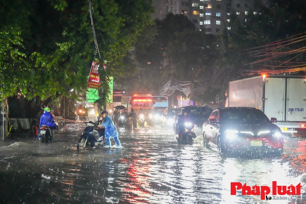 Ưu tiên đầu tư công trình thoát nước chống ngập các đô thị, khu dân cư. Ảnh: Khánh Huy