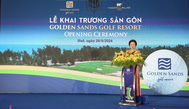 Bà Nguyễn Thị Nga, Chủ tịch Tập đoàn BRG phát biểu tại lễ khai trương sân gôn Golden Sands Golf Resort