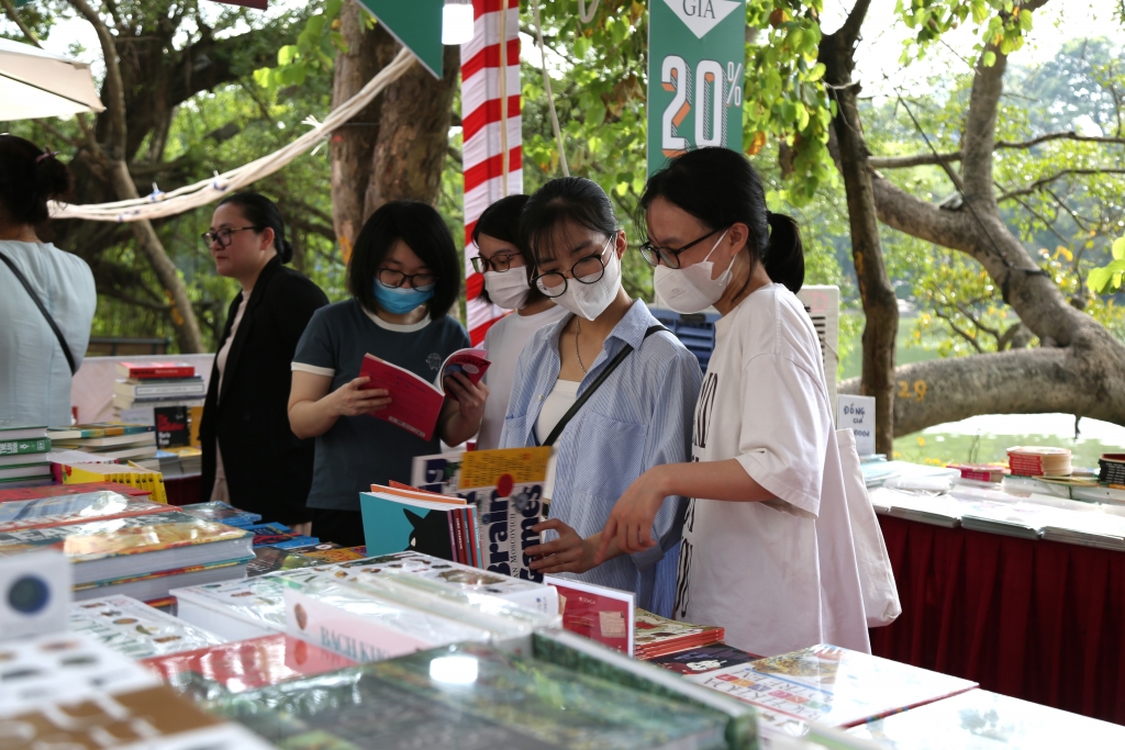 Hơn 16.000 cuốn sách quyên góp, ủng hộ học sinh Hà Nội chịu ảnh hưởng bão lũ