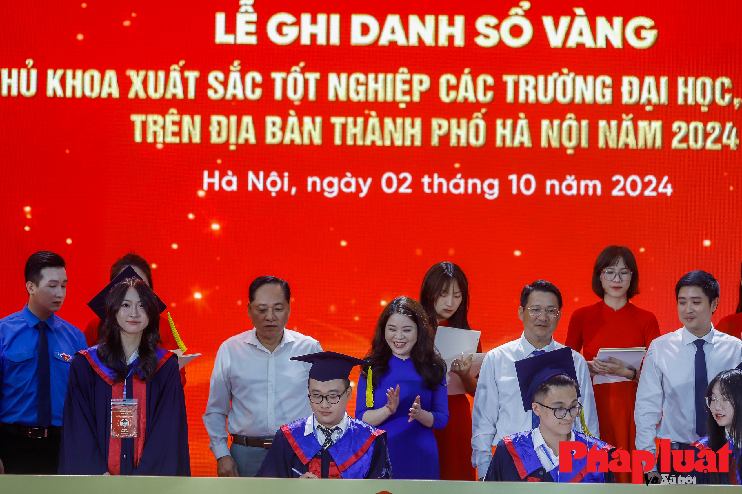 Lễ ghi danh sổ vàng các thủ khoa xuất sắc Hà Nội