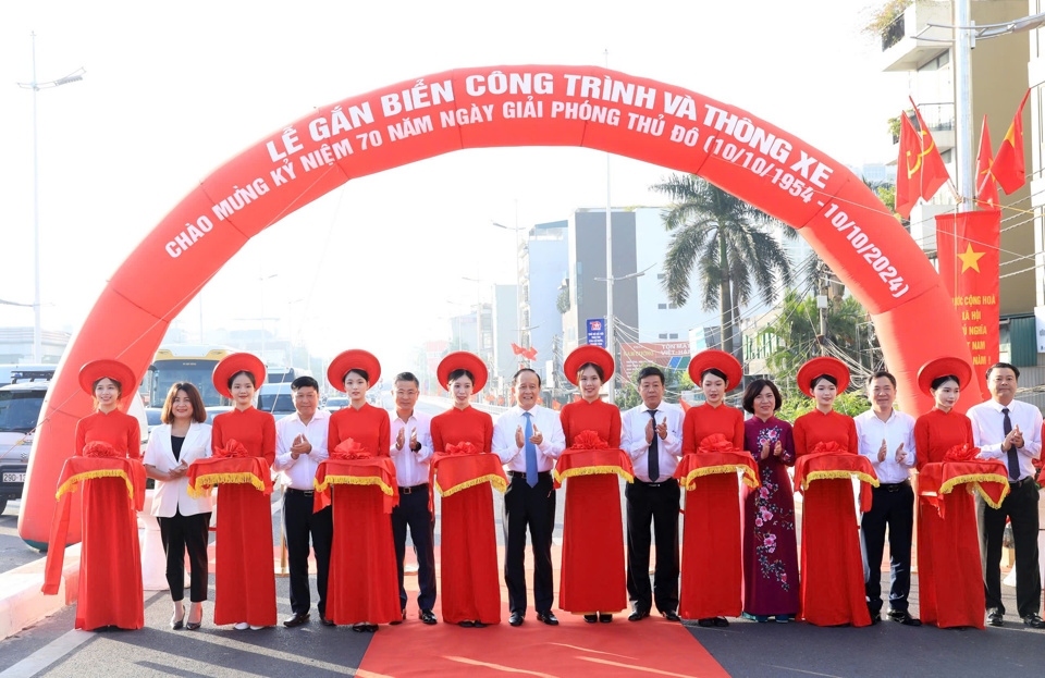 Hà Nội thông xe hai tuyến đường Âu Cơ và Xuân Diệu chào mừng 70 năm Ngày Giải phóng Thủ đô