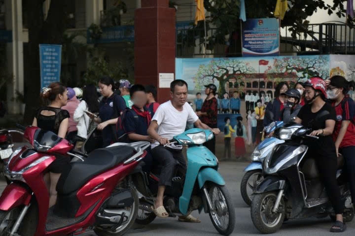 Hà Nội: nhiều học sinh, phụ huynh vẫn vi phạm an toàn giao thông