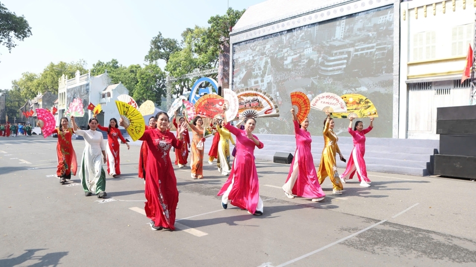 Live: Hào hùng, sôi động chương trình “Ngày hội Văn hóa vì hòa bình”