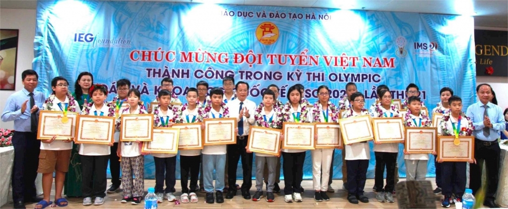 Học sinh Hà Nội lập thành tích xuất sắc, đứng thứ 2 tại kỳ thi Olympic toán và khoa học quốc tế