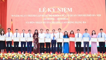 Đảng ủy Báo Kinh tế & Đô thị được trao tặng Bằng khen của UBND TP Hà Nội