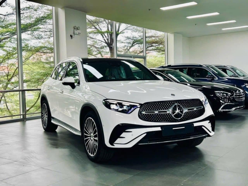 Cập nhật bảng giá xe ô tô hãng Mercedes tháng 10/2024