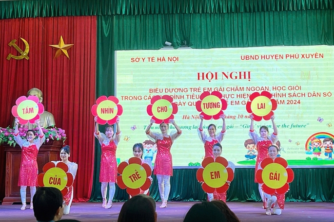 Huyện Phú Xuyên: biểu dương 100 trẻ em gái chăm ngoan học giỏi