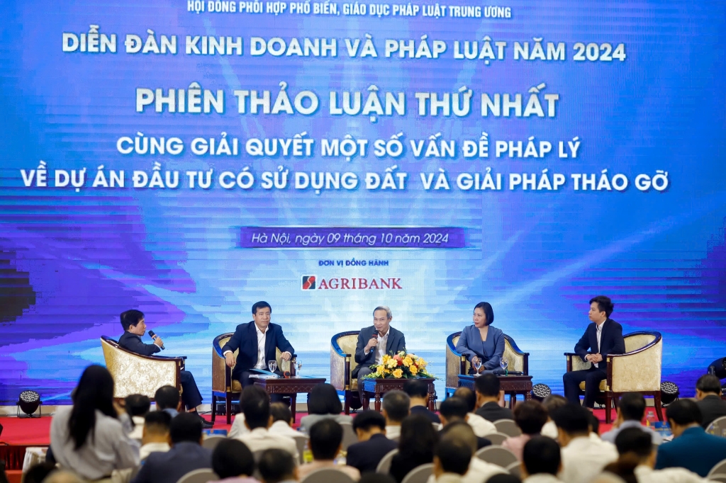 Khai mạc Diễn đàn “Kinh doanh và Pháp luật” năm 2024