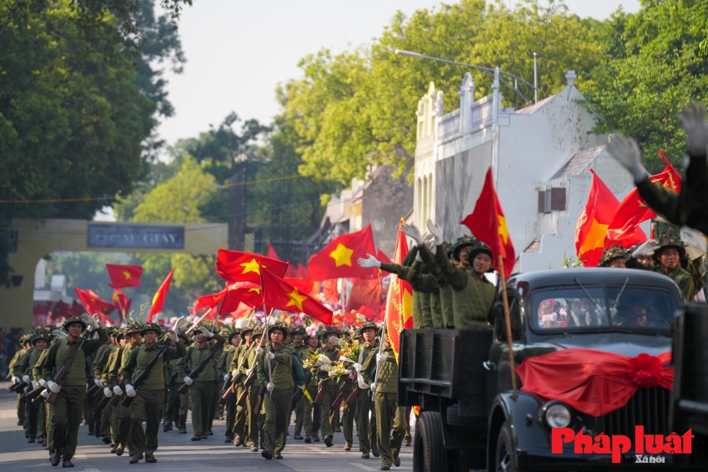 Lễ diễu hành “Ngày hội Văn hóa vì Hòa bình” kỷ niệm 70 năm Ngày Giải phóng Thủ đô. Ảnh: Khánh Huy