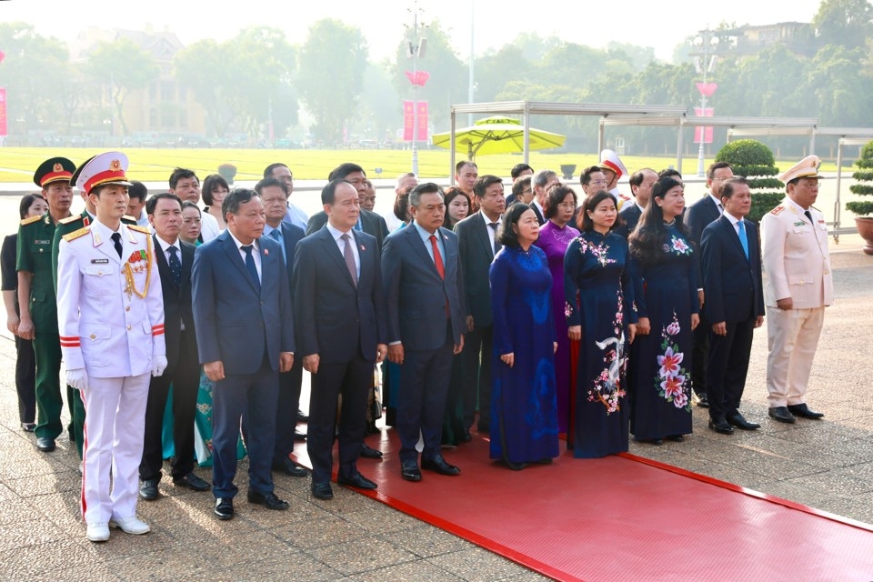 Đoàn đại biểu TP Hà Nội tưởng niệm Chủ tịch Hồ Chí Minh nhân kỷ niệm 70 năm Ngày Giải phóng Thủ đô.