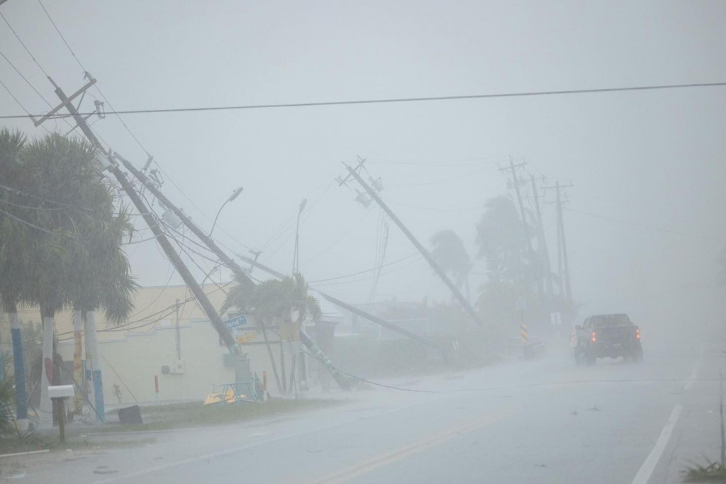 Siêu bão Milton đổ bộ vào Florida với sức gió mạnh khủng khiếp