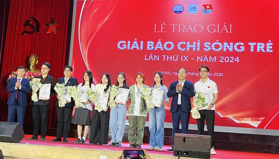 Học viện Báo chí và Tuyên truyền trao giải báo chí Sóng trẻ lần thứ IX