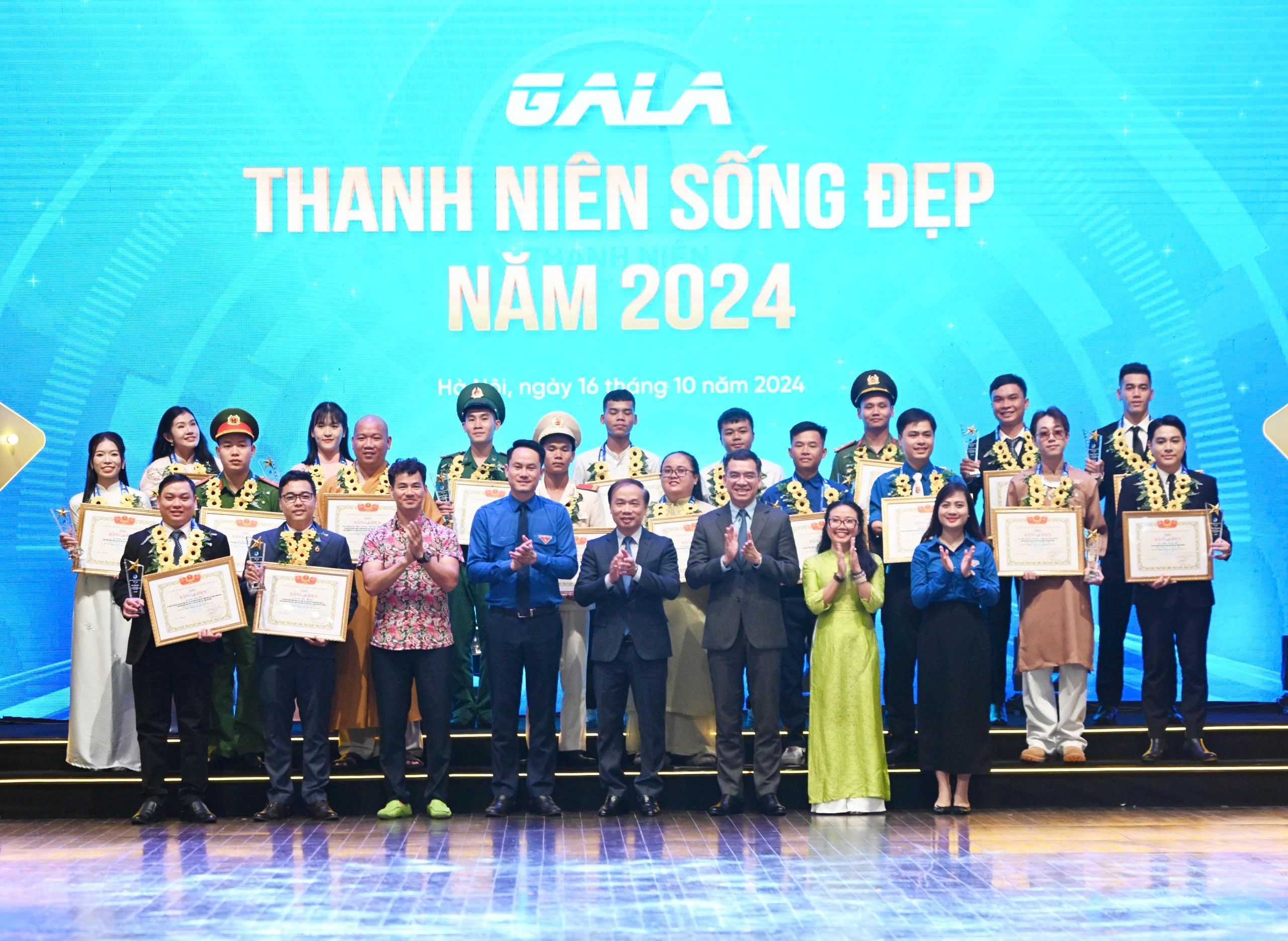 Trưởng thôn Kho Vàng, cầu thủ Tiến Linh được vinh danh “Thanh niên sống đẹp” năm 2024