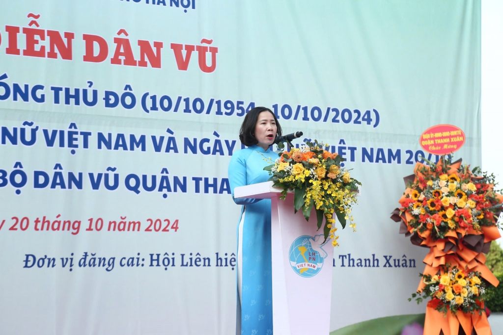 Hơn 70.000 phụ nữ Thủ đô đồng diễn dân vũ với áo dài lập kỷ lục Việt Nam