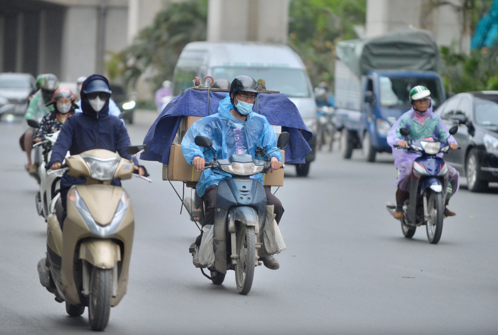 Bão số 6 suy yếu thành áp thấp nhiệt đới: Hà Nội trời lạnh về đêm, Trung Bộ mưa lớn