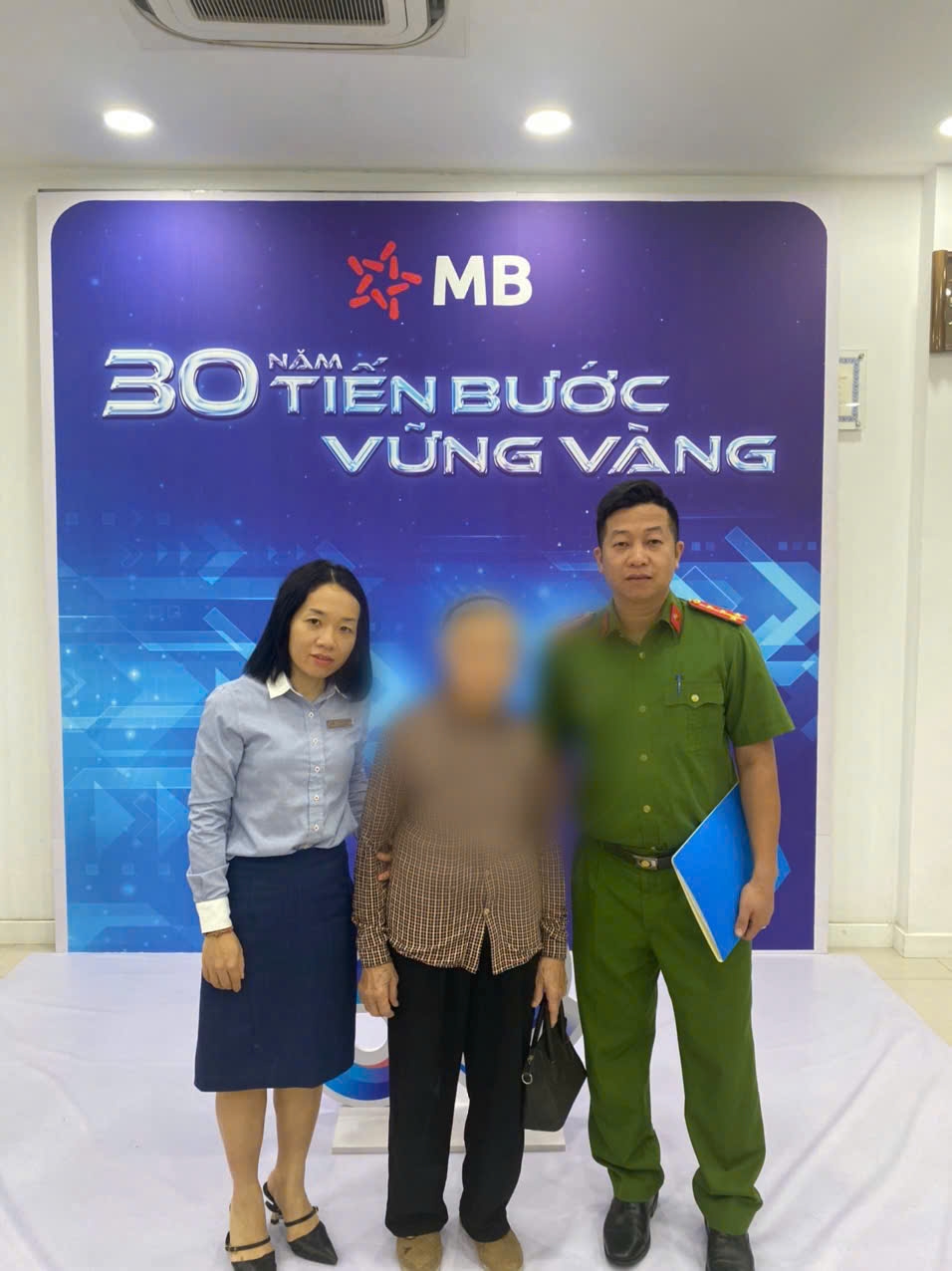 Bà V tại Ngân hàng MB Bank chi nhánh Chùa Thông, Sơn Lộc, TX Sơn Tây