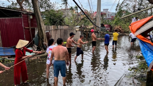 Philippines sơ tán khẩn cấp, chuẩn bị đối phó với cơn bão Yinxing