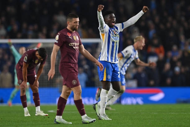 Man City thua ngược trước Brighton, Pep Guardiola khủng hoảng