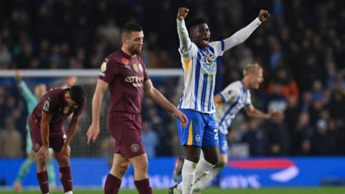 Man City thua ngược trước Brighton, Pep Guardiola khủng hoảng