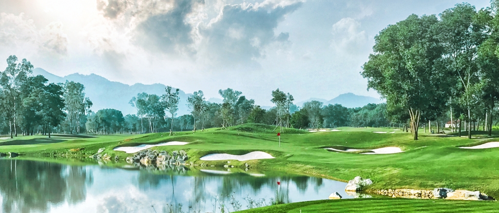 Khung cảnh đẹp như tranh vẽ tại sân gôn Kings Island Golf Resort