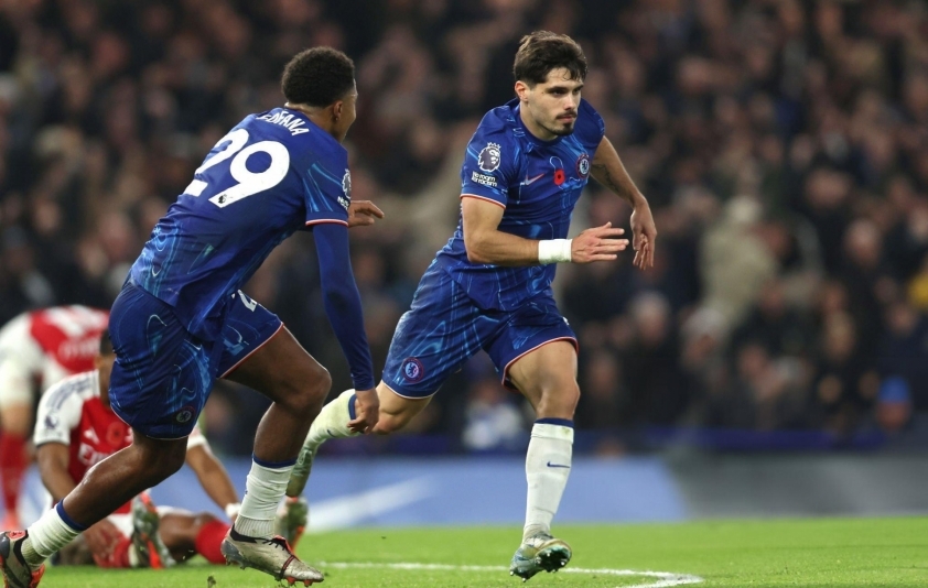 Chelsea hòa Arsenal trong trận đôi công mãn nhãn tại Stamford Bridge