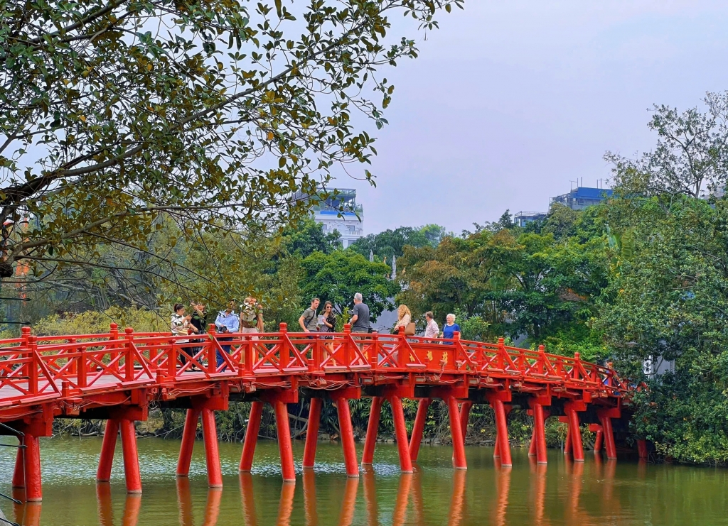 Du lịch Thủ đô đón hơn 23 triệu lượt khách trong 10 tháng năm 2024. Ảnh minh họa: Vân Lê