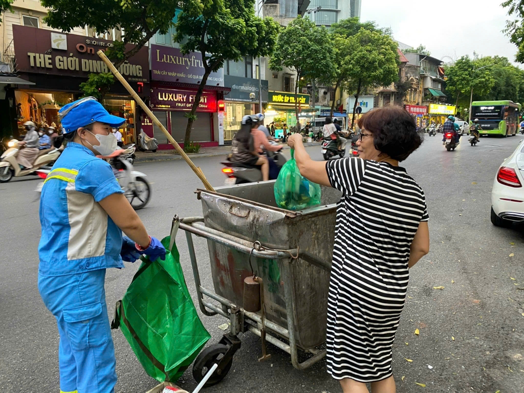 Hoàn Kiếm: kết quả bước đầu trong thu gom, phân loại chất thải rắn sinh hoạt tại nguồn