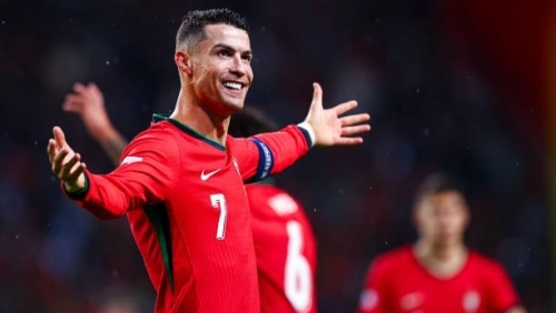 Ronaldo lập siêu phẩm trong trận đại thắng của Bồ Đào Nha tại Nations League