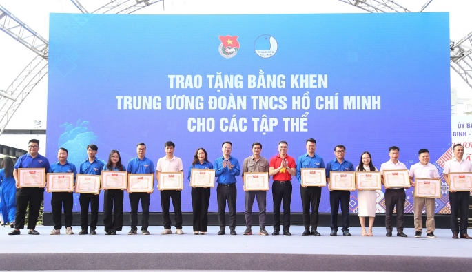 Khám sàng lọc bệnh mạn tính cho hơn 2.000 người dân trên địa bàn thành phố Hà Nội