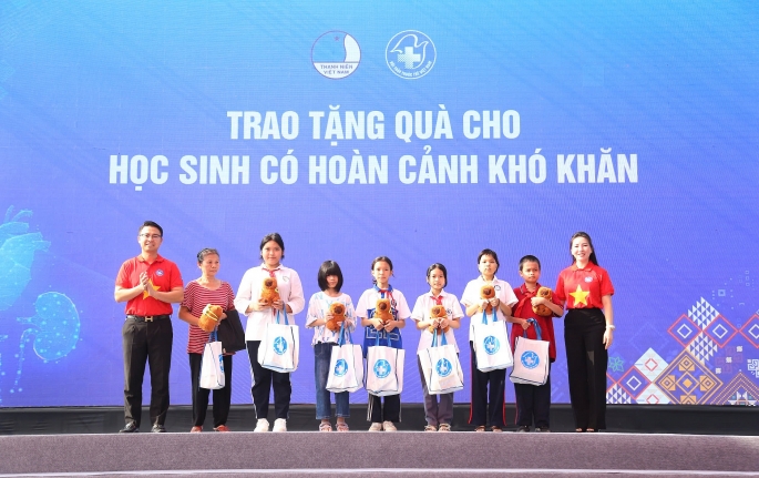 Khám sàng lọc bệnh mạn tính cho hơn 2.000 người dân trên địa bàn thành phố Hà Nội