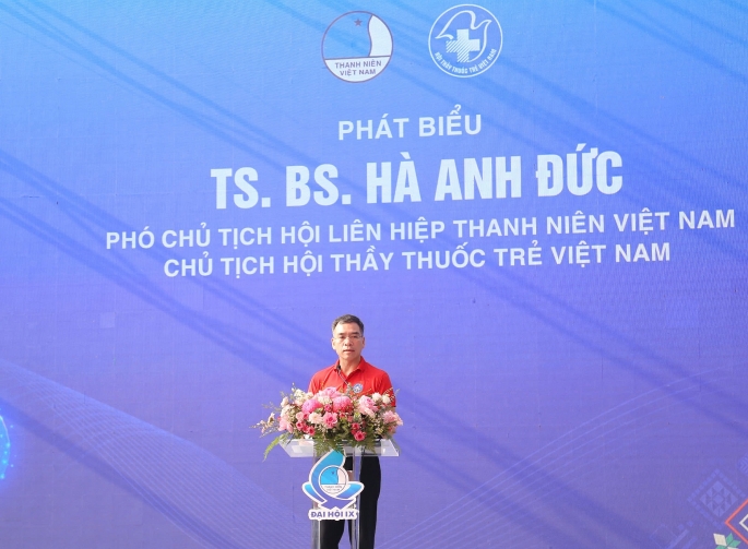 Khám sàng lọc bệnh mạn tính cho hơn 2.000 người dân trên địa bàn thành phố Hà Nội