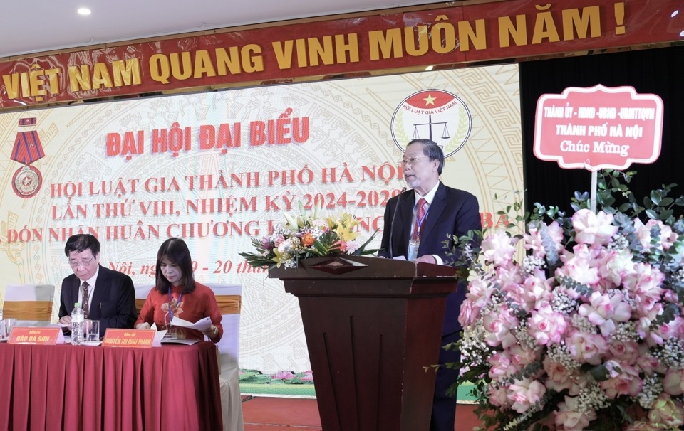 Ông Nguyễn Hồng Tuyến – Chủ tịch Hội Luật gia TP Hà Nội khóa VII, nhiệm kỳ 2018-2024 công bố phiên họp thứ nhất của Ban Chấp hành khoá mới 