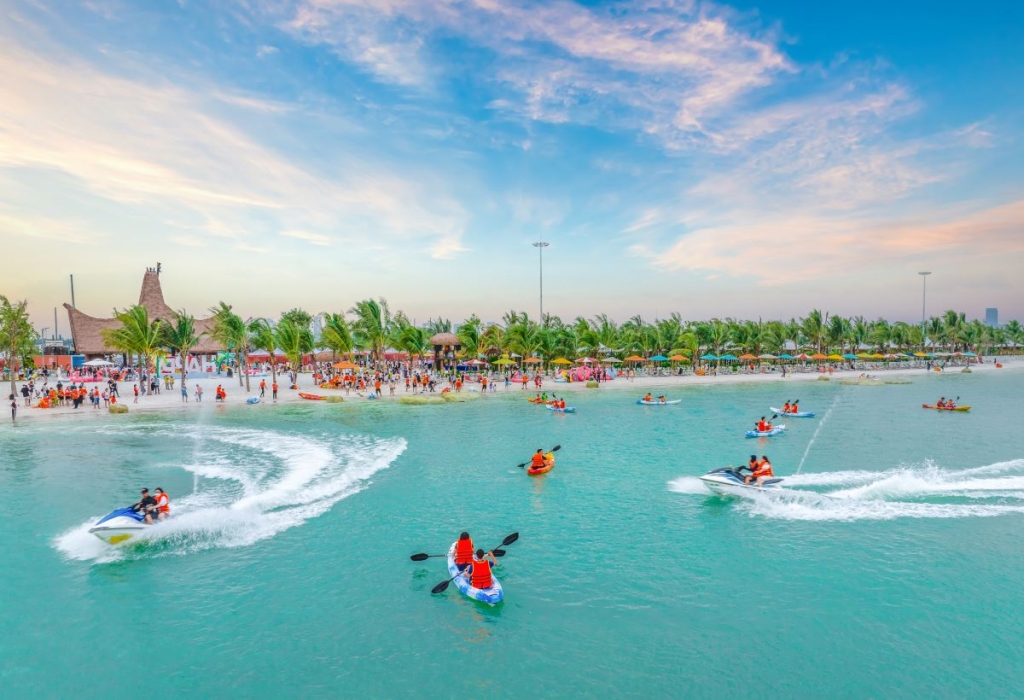 Vị trí ôm trọn VinWonders Water Park mang lại chất sống nghỉ dưỡng đẳng cấp và cơ hội kinh doanh đa dạng cho biệt thự tứ lập Ánh Dương 