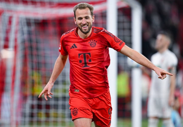 Harry Kane lập hat-trick, phá kỷ lục ghi bàn của Erling Haaland