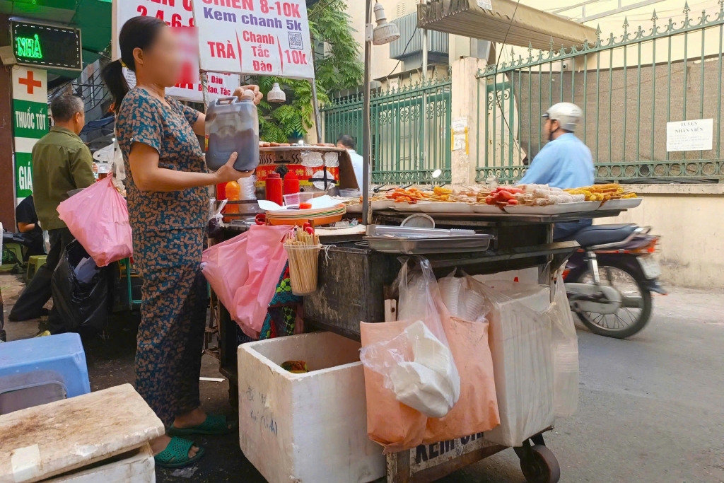 Bất an với thực phẩm “3 không” quanh trường học