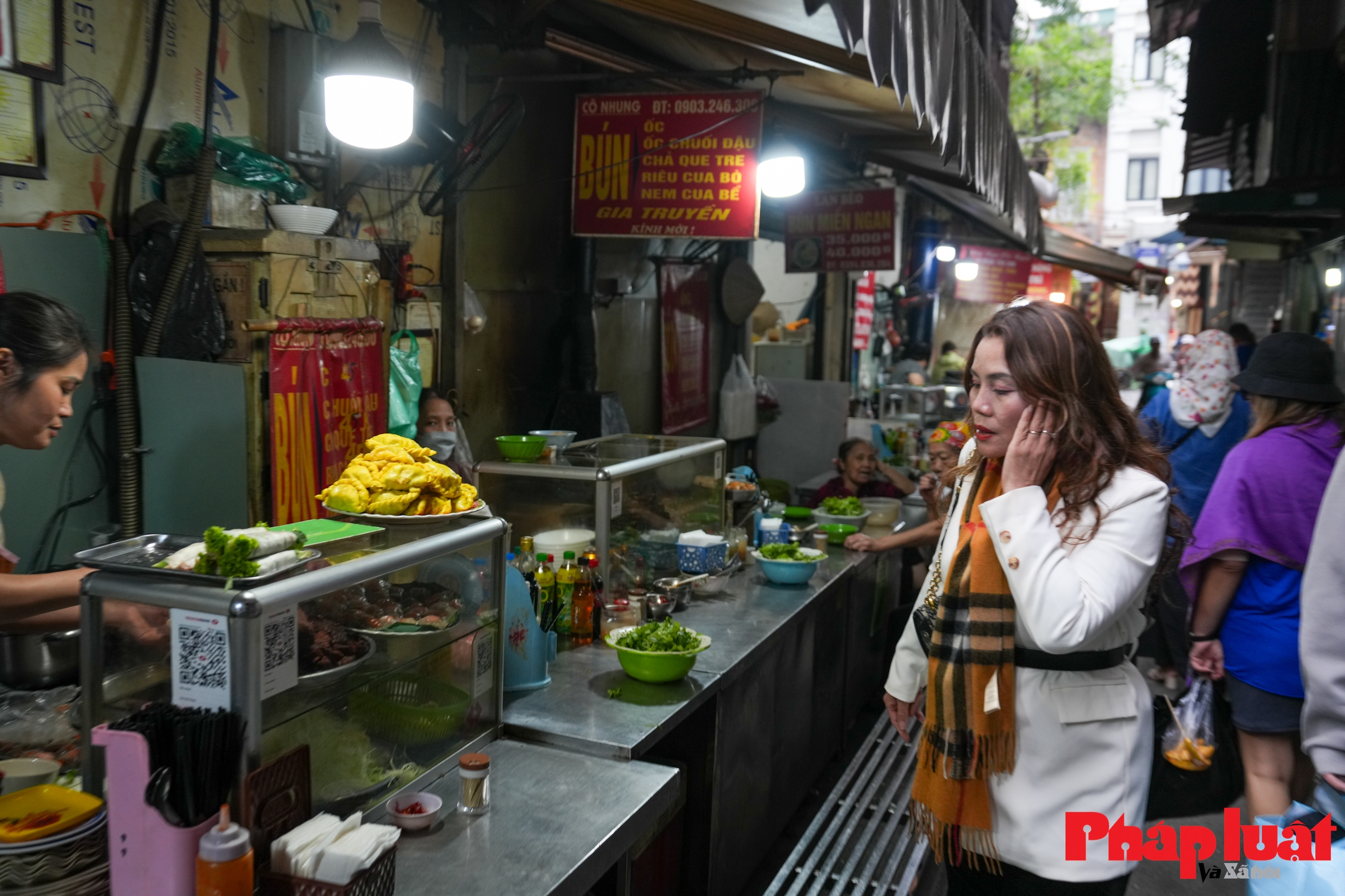 Cầm 100 nghìn khám phá “Food Tour” Hà Nội tại con ngõ nhỏ giữa phố cổ