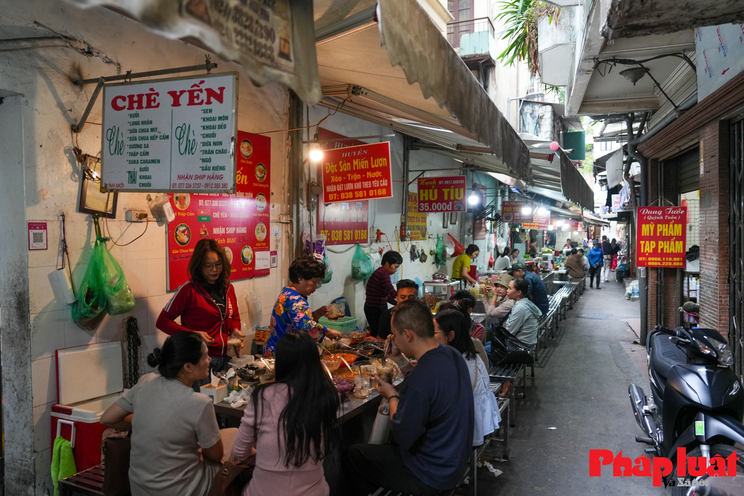 Cầm 100 nghìn khám phá “Food Tour” Hà Nội tại con ngõ nhỏ giữa phố cổ